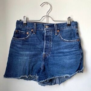 Blue Levi's ribcage short, size 28